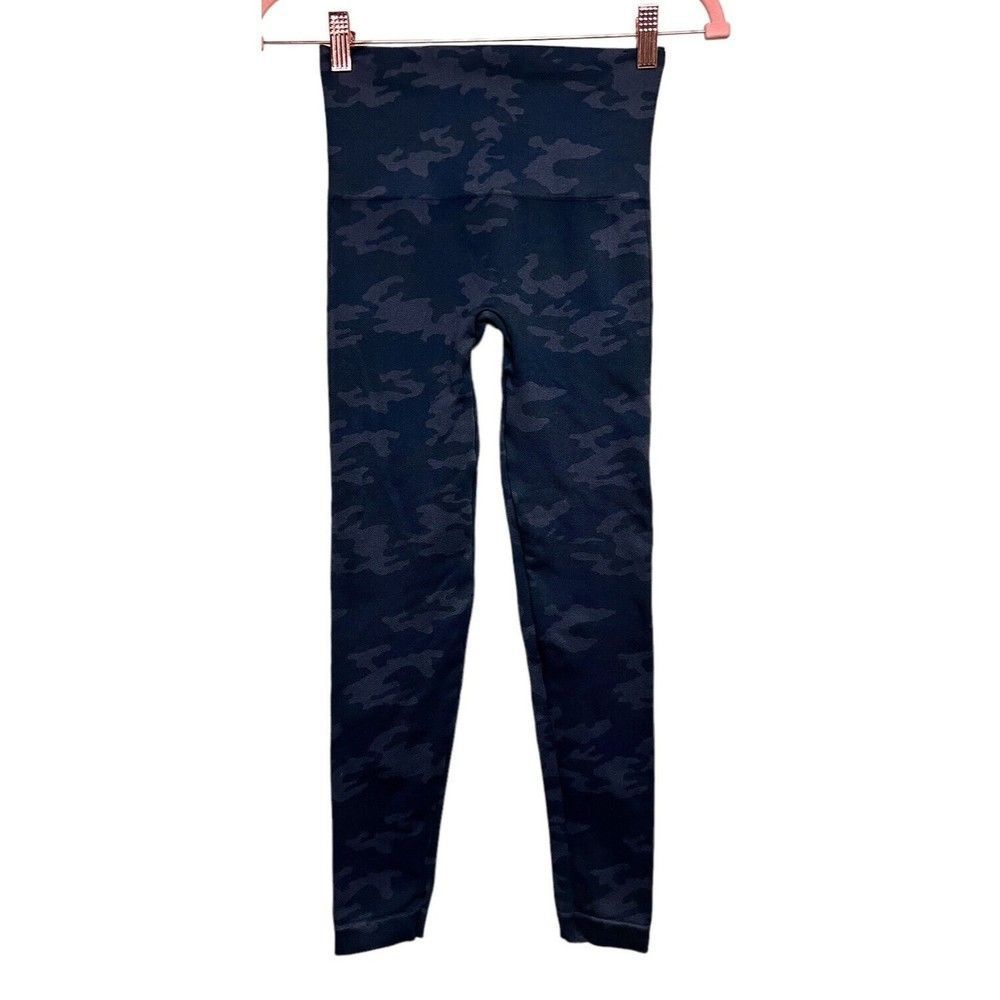 Spanx Look At Me Now Seamless Leggings‎ Gray Black Camo Print Women’s Size Small